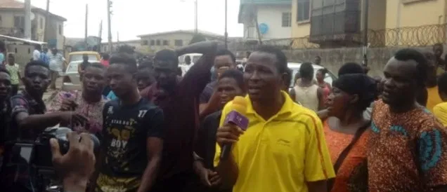 Despite lockdown, Naira Marley’s fans appear in court to monitor trial